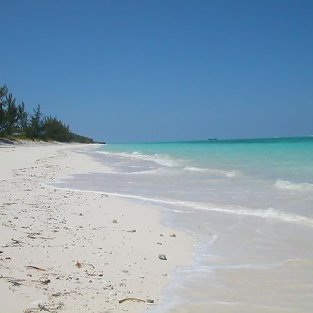Hollywood Beach Suites Turks And Caicos Whitby Konforlar fotoğraf