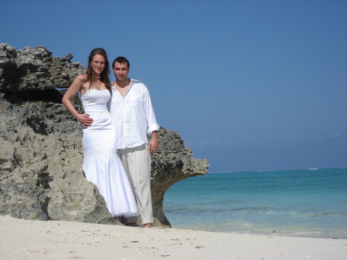 Hollywood Beach Suites Turks And Caicos Whitby Dış mekan fotoğraf