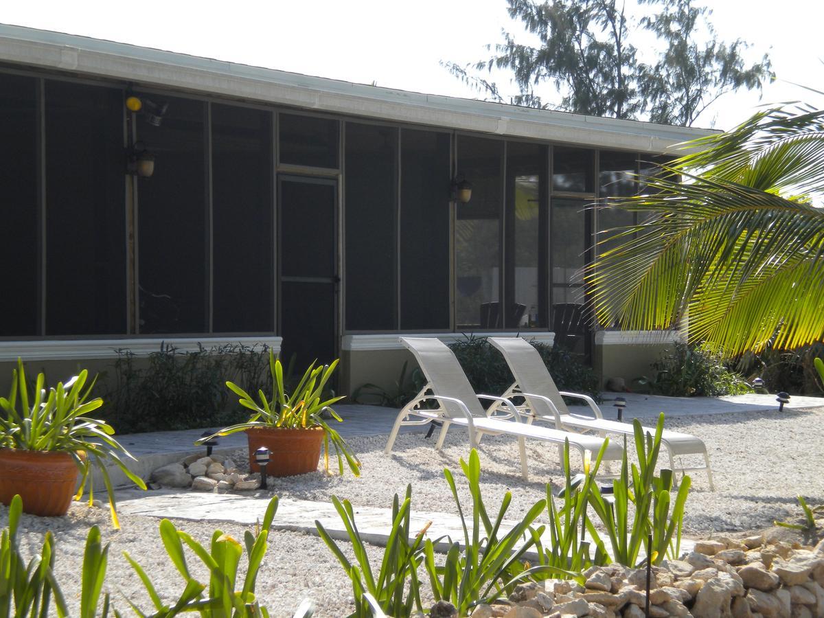 Hollywood Beach Suites Turks And Caicos Whitby Dış mekan fotoğraf