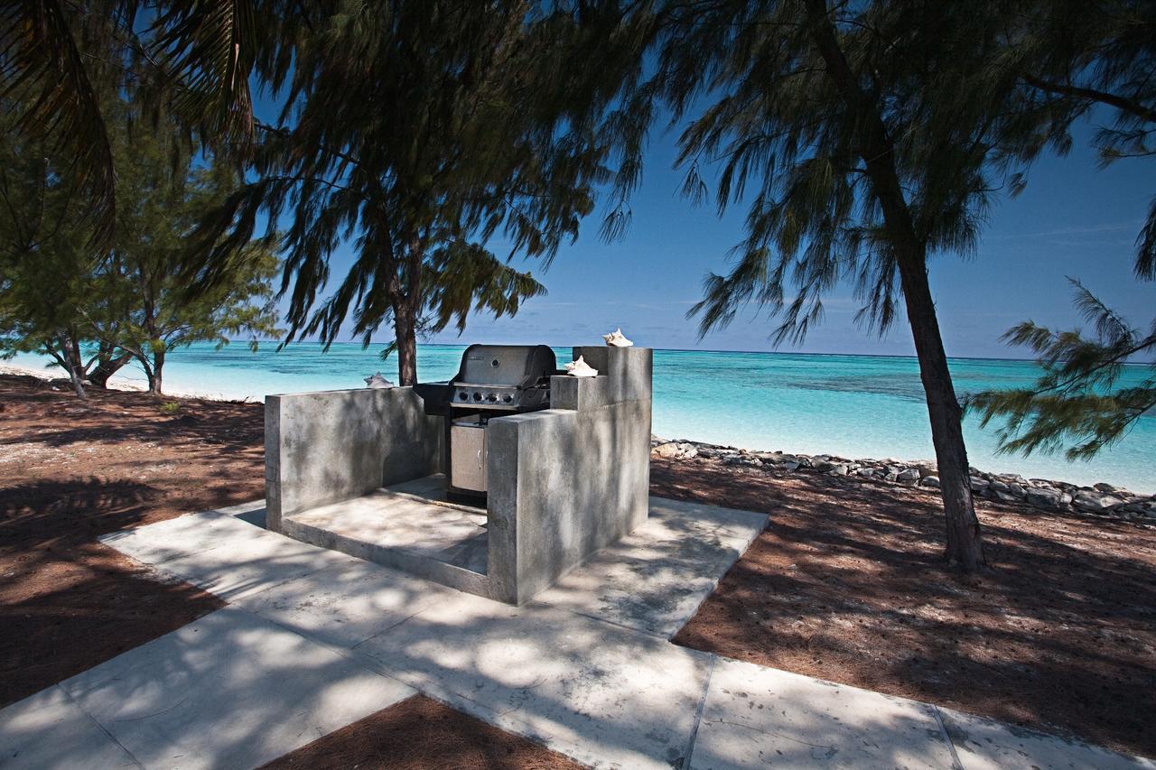 Hollywood Beach Suites Turks And Caicos Whitby Dış mekan fotoğraf
